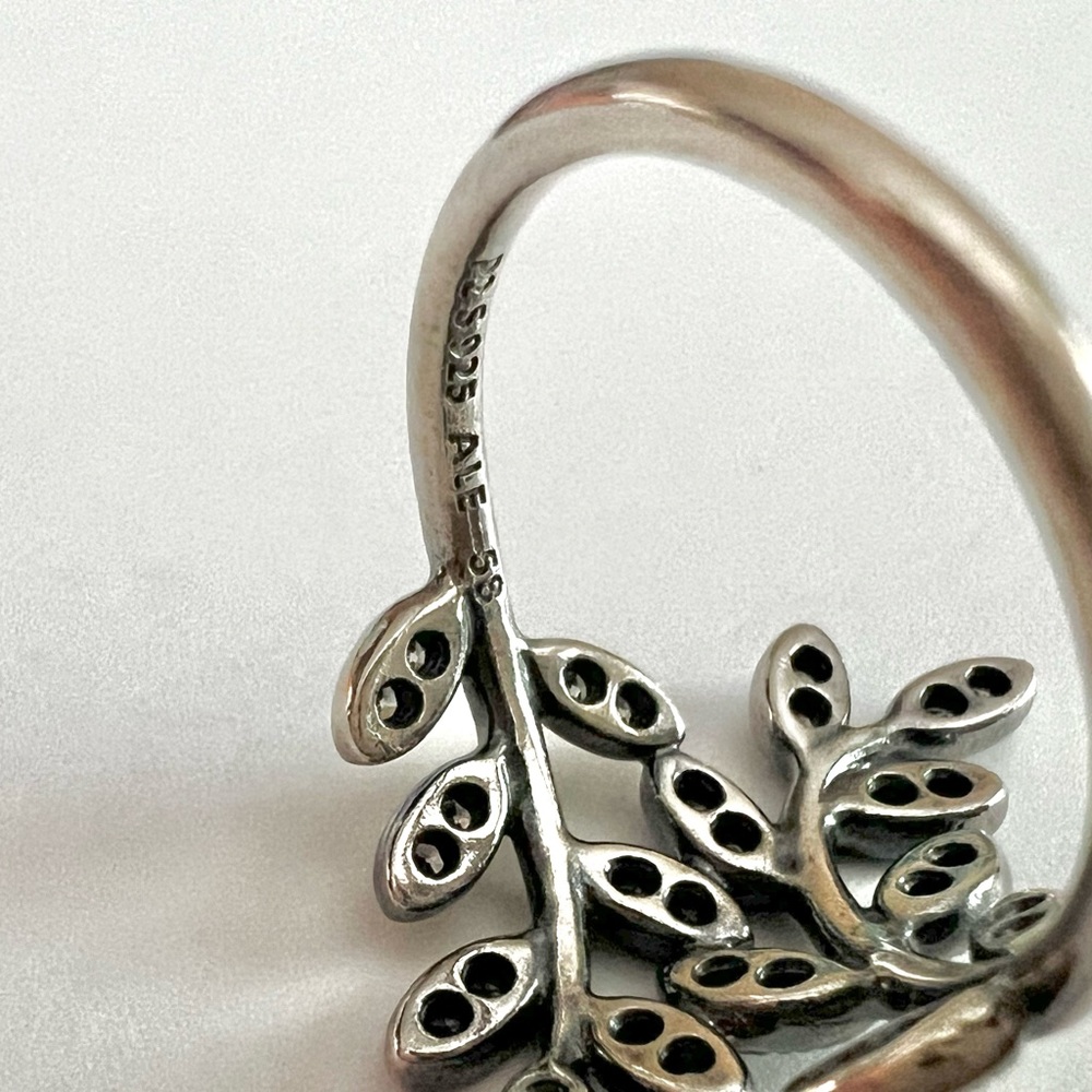 Pandora Sparkling leaves ring collectible - Picture 6 of 12